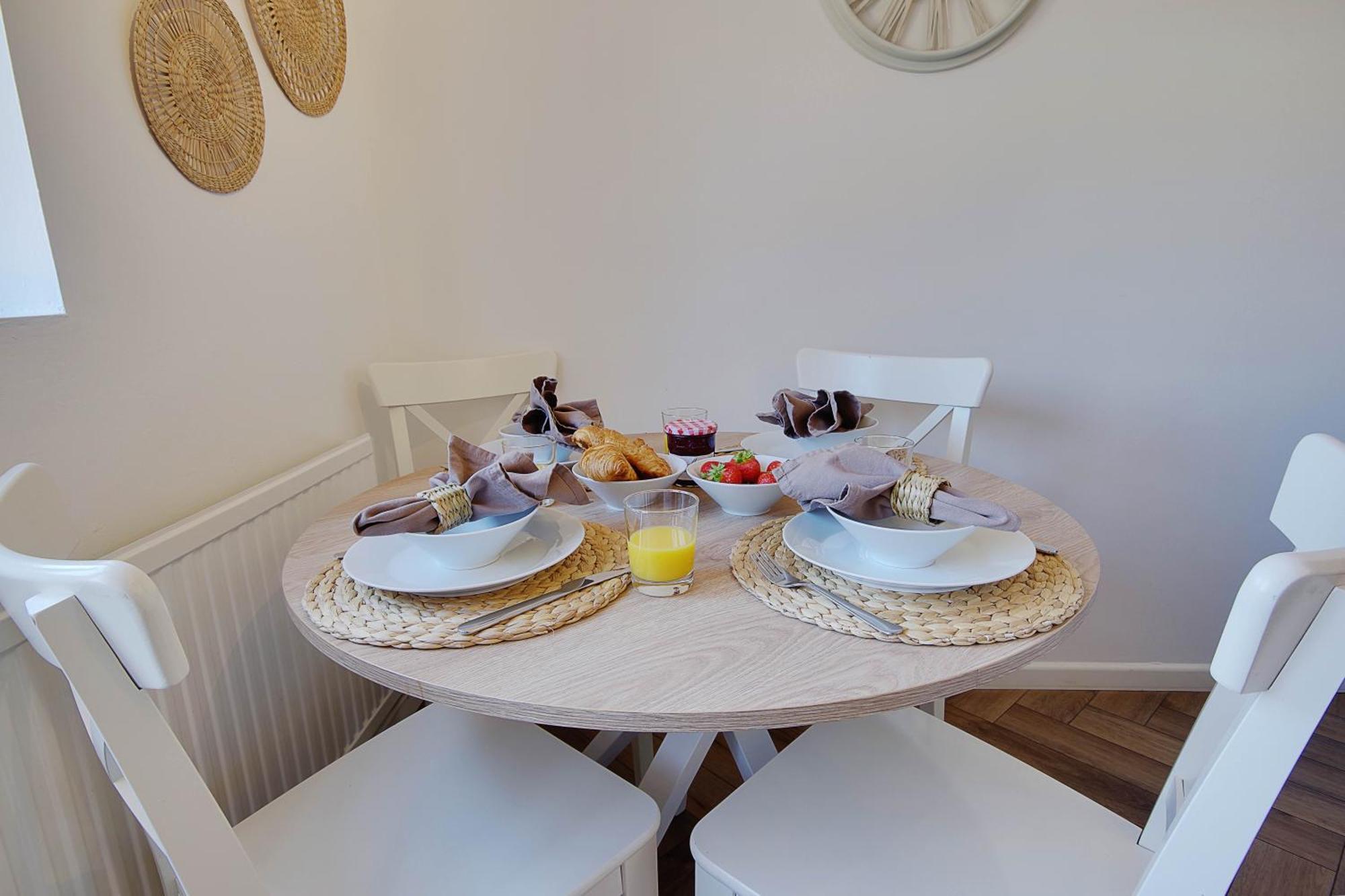 The Nook - Cosy Coastal Retreat Near Sandbanks プール エクステリア 写真